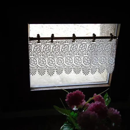 Domus Ghibellinae- Fonte Di San Benedetto * كورتونا