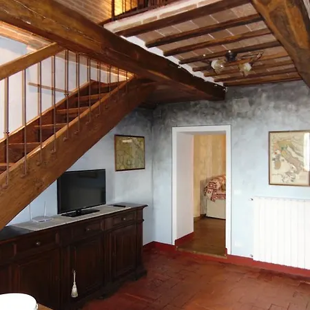 Domus Ghibellinae- Fonte Di San Benedetto شقة