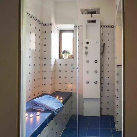 Domus Ghibellinae- Fonte Di San Benedetto كورتونا