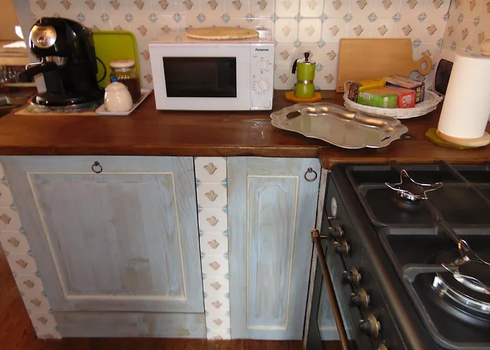 Domus Ghibellinae- Fonte Di San Benedetto * Cortone