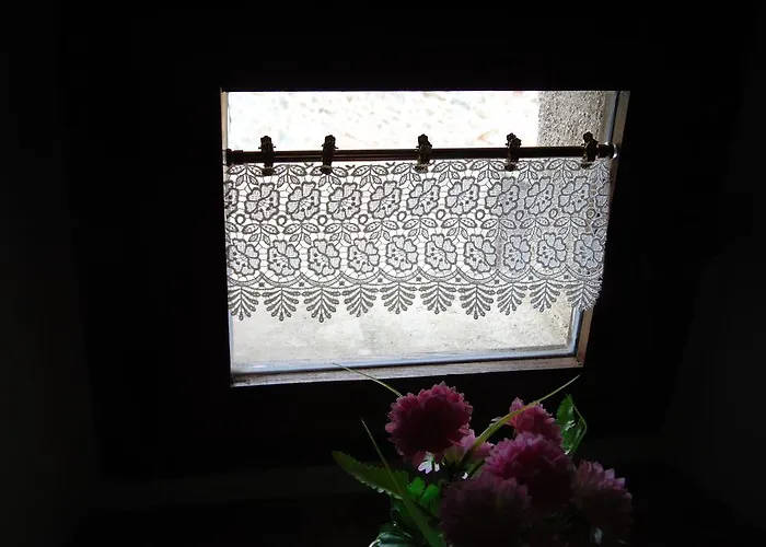 Domus Ghibellinae- Fonte Di San Benedetto * Cortone