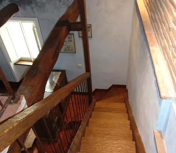 Domus Ghibellinae- Fonte Di San Benedetto Кортона