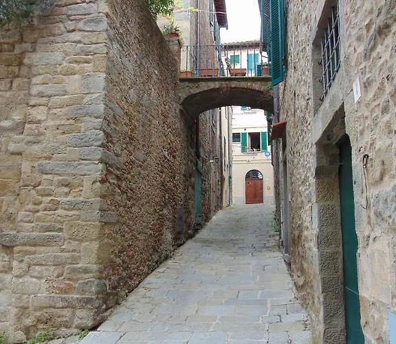 Domus Ghibellinae- Fonte Di San Benedetto *