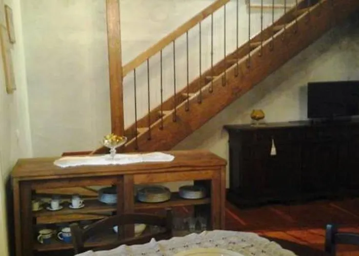 Domus Ghibellinae- Fonte Di San Benedetto Кортона