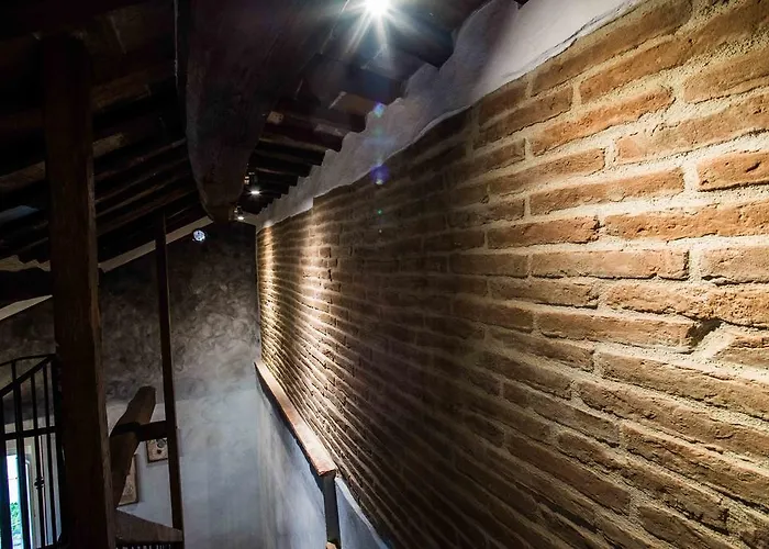 Domus Ghibellinae- Fonte Di San Benedetto Кортона