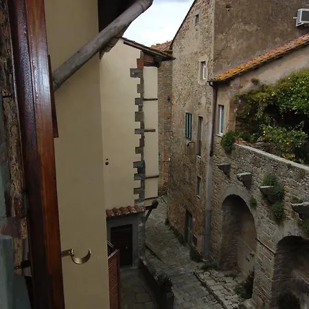 Domus Ghibellinae- Fonte Di San Benedetto 公寓