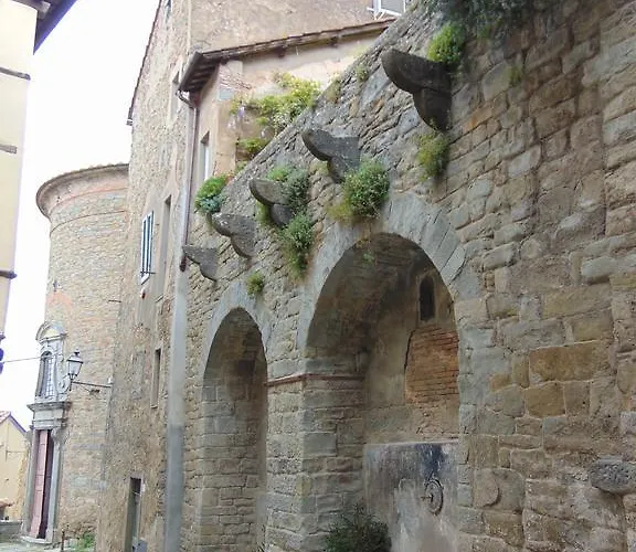 Domus Ghibellinae- Fonte Di San Benedetto * 哥尔顿